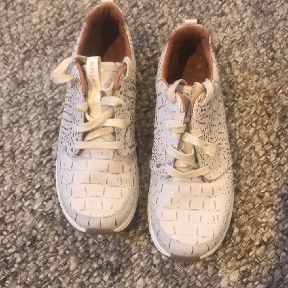 ARIAT SNEAKER METALLIC 6.5